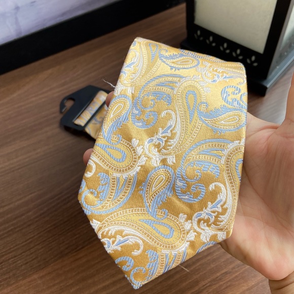 Michael Kors Men’s Tie - Picture 4 of 9